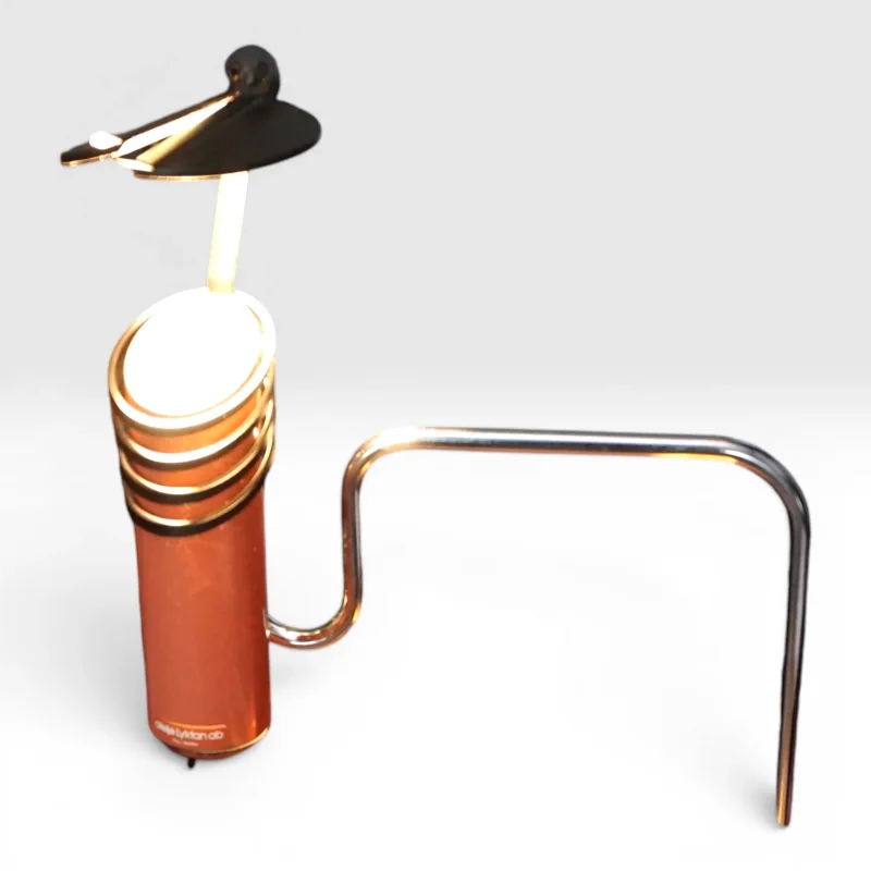Ateljé Lyktan Skarabé salmon and chrome clamp lamp switched on, warm light from GU10 halogen, Space Age design Sweden