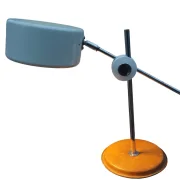Full view of the Anders Pehrson Simris desk lamp for Ateljé Lyktan, model 781 B-2, with adjustable chrome arm and leather base